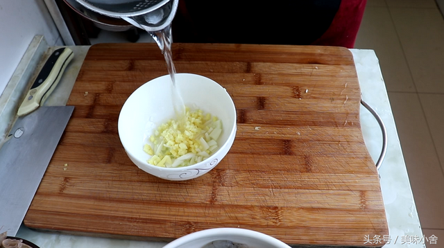 虾滑的美味做法，虾滑怎样做好吃美味（教你在家做虾滑）