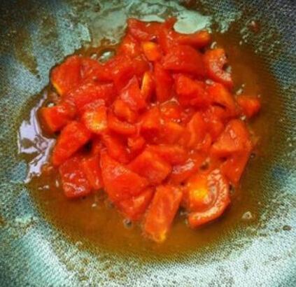 圖片[4]-【番茄鯽魚(yú)豆腐湯】做法步驟圖 湯濃味美 大人小孩都愛(ài)喝-起舞食譜網(wǎng)