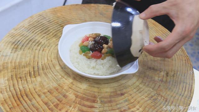 电饭锅怎么做糯米饭，电饭锅糯米饭的做法（大厨讲解糯米甜饭的老式做法）