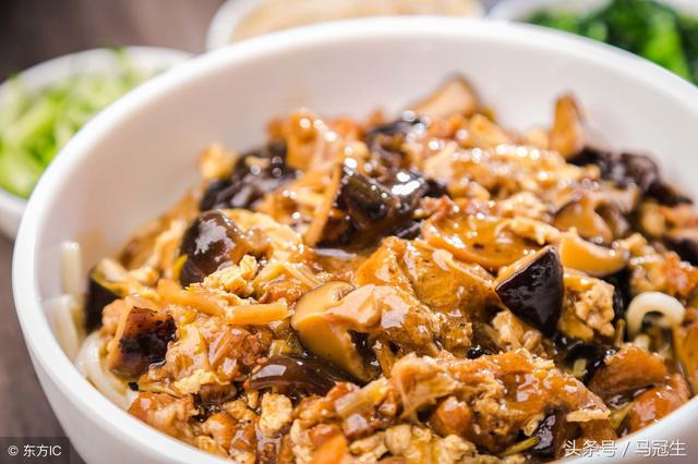 新鲜黄花菜有毒吗，新鲜黄花菜有毒吗可以吃吗（吃鲜黄花菜？要当心中毒）