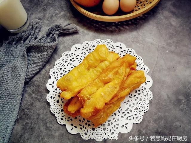 膨松剂炸油条配方，炸油条怎么膨松（早餐吃油条不用出去买）