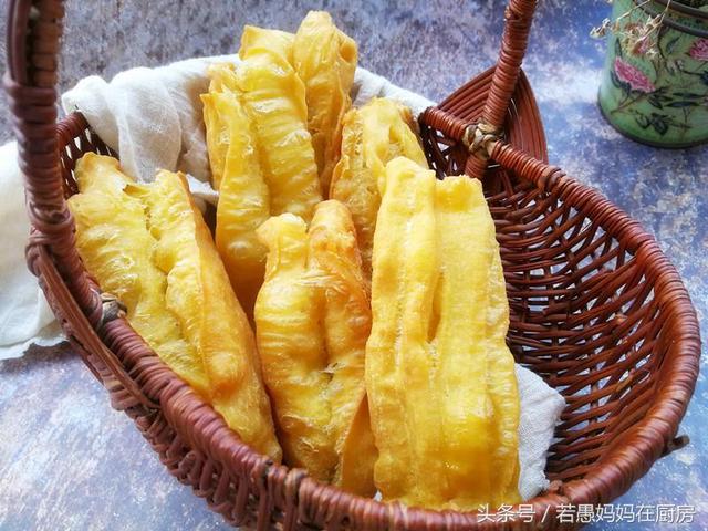膨松剂炸油条配方，炸油条怎么膨松（早餐吃油条不用出去买）