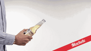 怎么拿筷子起啤酒盖子，怎么用筷子开啤酒瓶盖（一张纸就能轻松拧开啤酒盖）