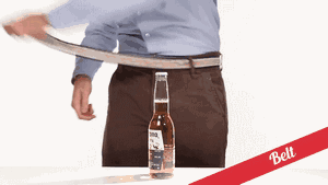 怎么拿筷子起啤酒盖子，怎么用筷子开啤酒瓶盖（一张纸就能轻松拧开啤酒盖）