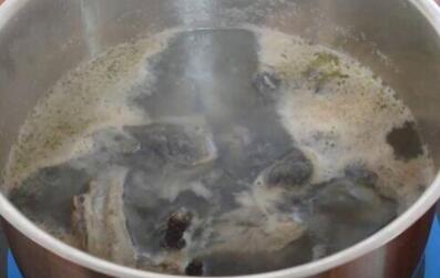 圖片[6]-【花膠烏雞湯】做法步驟圖 加上“它” 湯味更濃 冬天喝點它-起舞食譜網