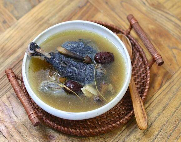 圖片[2]-【花膠烏雞湯】做法步驟圖 加上“它” 湯味更濃 冬天喝點它-起舞食譜網