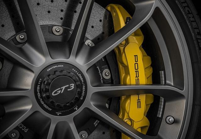 刹车总泵是什么意思，刹车总泵是什么意思图片（为什么大货车不用碟刹）