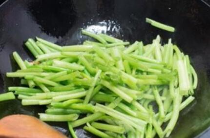 图片[9]-【素炒南瓜藤】做法步骤图 比吃肉还香 市场才1块钱1斤-起舞食谱网