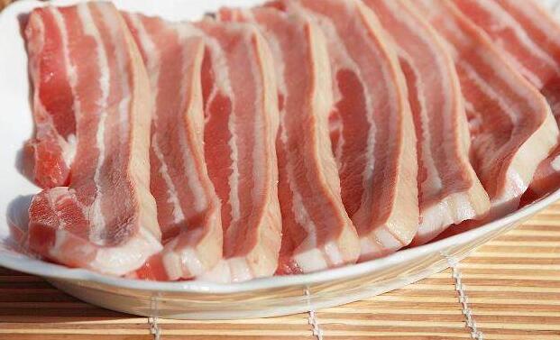 【青辣椒炒五花肉】做法步骤图 又香又嫩滑 一口气吃3碗白干饭-起舞食谱网