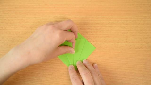 如何用纸折纸伞，怎么用纸折伞（如何折纸可爱的小雨伞）