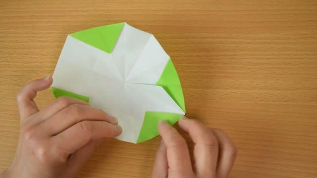 如何用纸折纸伞，怎么用纸折伞（如何折纸可爱的小雨伞）