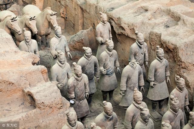 兵马俑是什么做的，兵马俑是材料什么做的（究竟是如何烧制出来的）