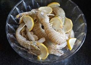 图片[2]-【椒盐皮皮虾】做法步骤图  放点“它” 壳脆肉嫩 激爆你的味蕾-起舞食谱网