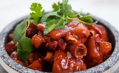 【紅燒豬蹄】做法步驟圖  軟爛入味 肥而不膩-起舞食譜網(wǎng)