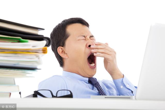 人为什么会打哈欠，人为什么会打哈欠简短介绍（打哈欠的时候大脑正在做这样一件事）