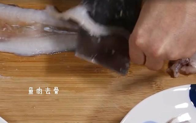 椒盐龙头鱼的做法窍门，椒盐龙头鱼的做法窍门图片（老师傅教你怎么做一道完美的椒盐龙头鱼）