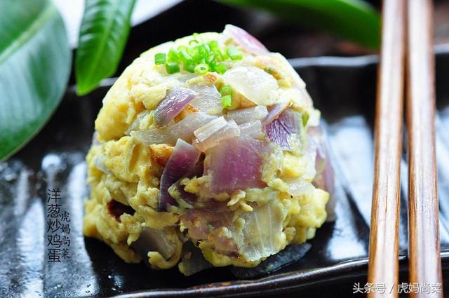 切洋葱不会流泪的方法，切洋葱不辣眼睛小窍门（大厨教你1个技巧）