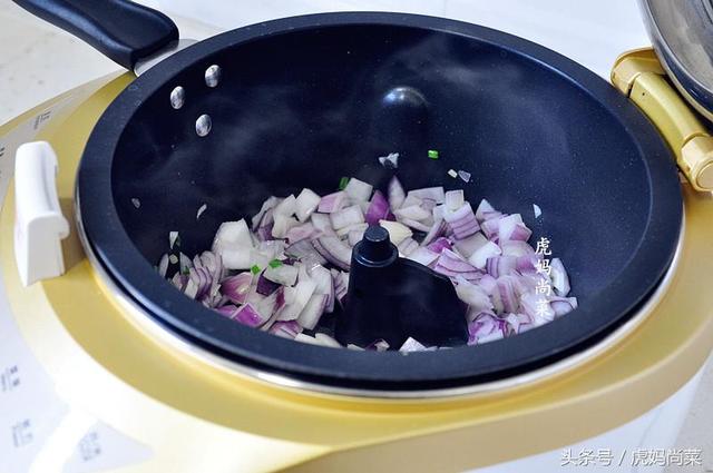 切洋葱不会流泪的方法，切洋葱不辣眼睛小窍门（大厨教你1个技巧）
