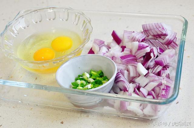 切洋葱不会流泪的方法，切洋葱不辣眼睛小窍门（大厨教你1个技巧）