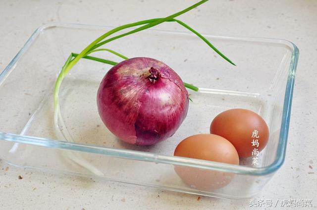切洋葱不会流泪的方法，切洋葱不辣眼睛小窍门（大厨教你1个技巧）