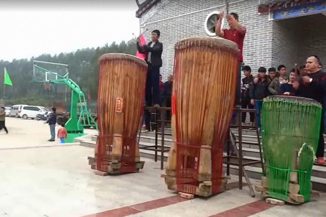 客家锣鼓怎样打，客家铜锣打法（你见过吗？客家祠堂的敲大鼓）