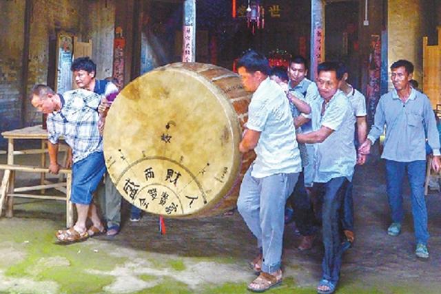 客家锣鼓怎样打，客家铜锣打法（你见过吗？客家祠堂的敲大鼓）