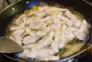 图片[8]-【酸菜鱼】做法步骤图  酸辣爽口-起舞食谱网