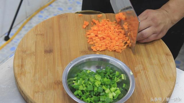 面粉鸡蛋饼的做法，做鸡蛋饼怎么和面最好吃