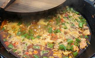 图片[8]-【自贡鲜锅兔】做法步骤图  麻辣鲜香嫩 一顿能吃3碗饭-起舞食谱网