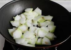 圖片[5]-【炒冬瓜】做法步驟圖  點“它”更加鮮香清甜-起舞食譜網(wǎng)