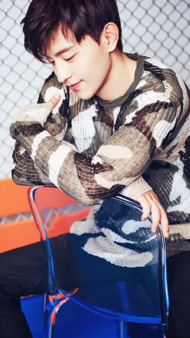 邓伦高清无水印图，邓伦清晰最新图片（无水印壁纸：我看你）