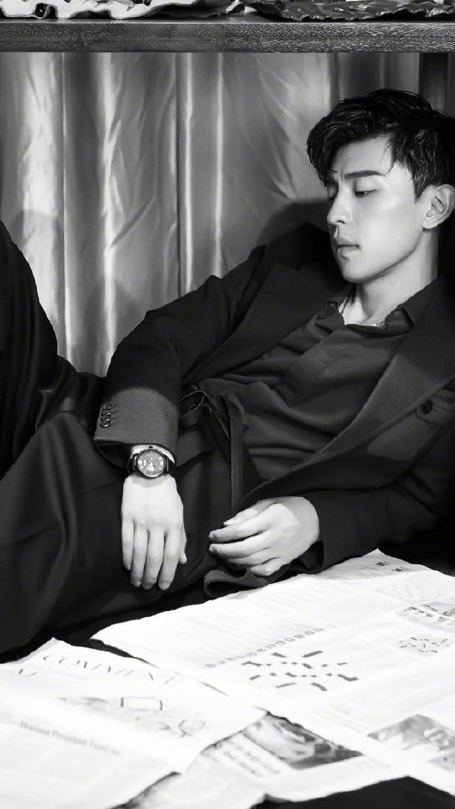 邓伦高清无水印图，邓伦清晰最新图片（无水印壁纸：我看你）