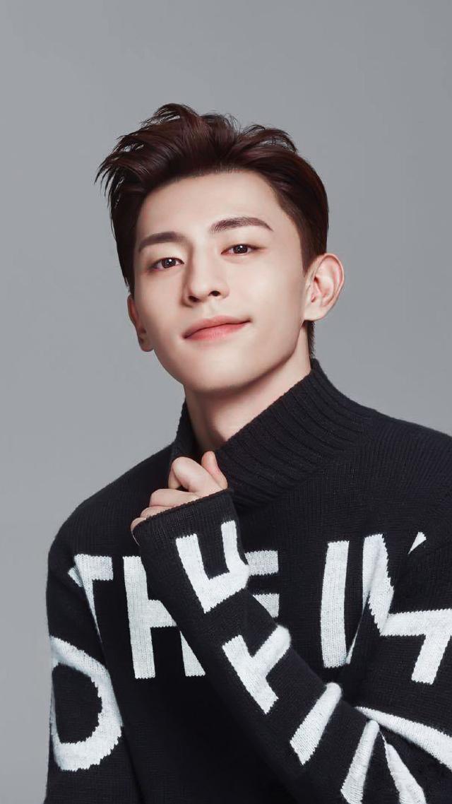 邓伦高清无水印图，邓伦清晰最新图片（无水印壁纸：我看你）