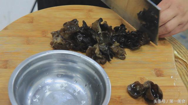 黄瓜炒什么好吃，黄瓜配什么炒好吃（几分钟做一盘有滋有味的家常小炒菜）