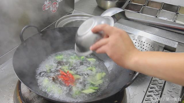 黄瓜炒什么好吃，黄瓜配什么炒好吃（几分钟做一盘有滋有味的家常小炒菜）