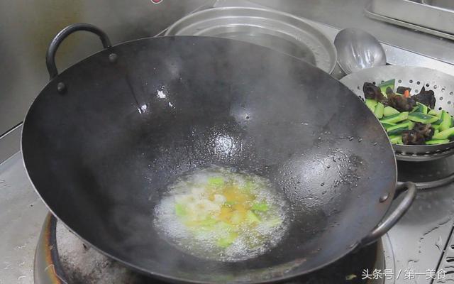 黄瓜炒什么好吃，黄瓜配什么炒好吃（几分钟做一盘有滋有味的家常小炒菜）