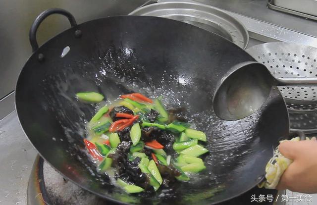 黄瓜炒什么好吃，黄瓜配什么炒好吃（几分钟做一盘有滋有味的家常小炒菜）