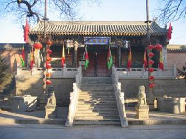 中国一小山村，村里有一千多口人，其中，一多半都是杨家将的后代