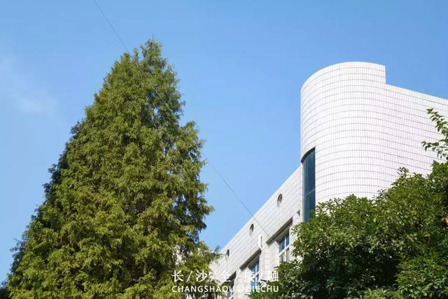 湖南财经经济学院，谁帮我解释一下“湖南大学”，“湖南财政经济学院”，“湖南财经学院（你好，湖南财政经济学院！）