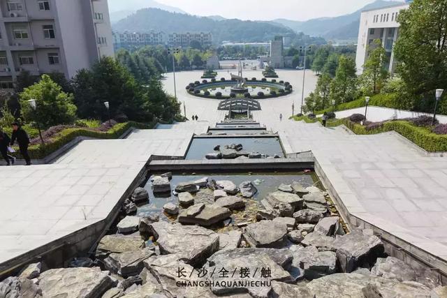 湖南财经经济学院，谁帮我解释一下“湖南大学”，“湖南财政经济学院”，“湖南财经学院（你好，湖南财政经济学院！）