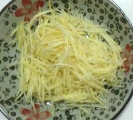 图片[2]-【清蒸鲈鱼】做法步骤图  蒸鱼豉油什么时候放很关键-起舞食谱网