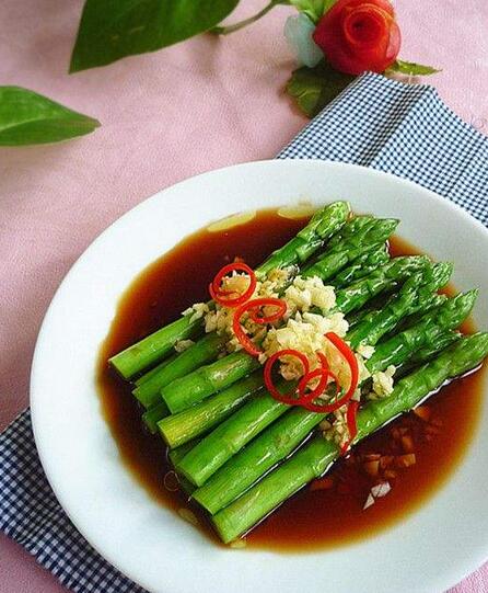 【油淋蘆筍】做法步驟圖  簡單一煮一淋 鮮辣脆嫩 勝過吃海魚-起舞食譜網