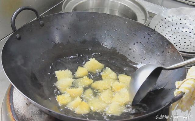 干银耳用开水泡还是用冷水泡（详细指出银耳的泡发技巧、火候以及用时）