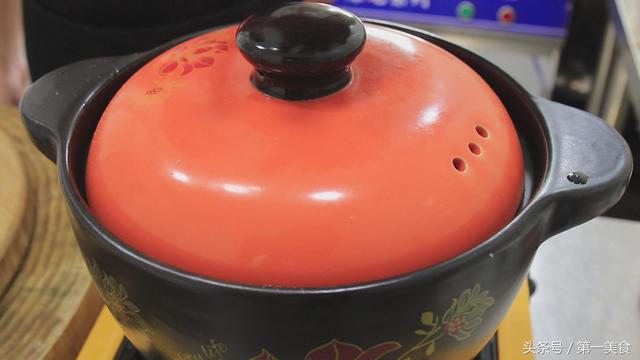 干银耳用开水泡还是用冷水泡（详细指出银耳的泡发技巧、火候以及用时）