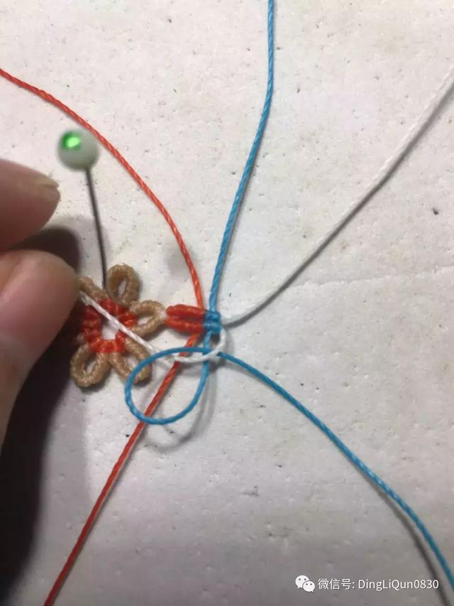 狗狗牵引绳怎么套，狗绳怎么套（实用的简单多功能小花、狗狗牵引绳的制作）