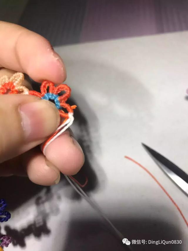 狗狗牵引绳怎么套，狗绳怎么套（实用的简单多功能小花、狗狗牵引绳的制作）