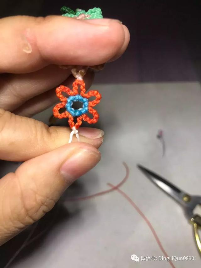 狗狗牵引绳怎么套，狗绳怎么套（实用的简单多功能小花、狗狗牵引绳的制作）