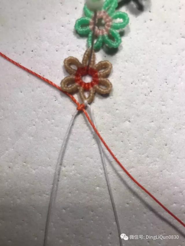 狗狗牵引绳怎么套，狗绳怎么套（实用的简单多功能小花、狗狗牵引绳的制作）