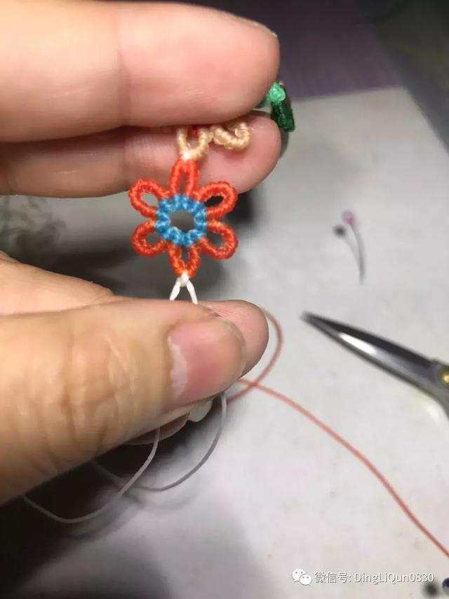 狗狗牵引绳怎么套，狗绳怎么套（实用的简单多功能小花、狗狗牵引绳的制作）