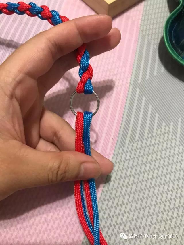 狗狗牵引绳怎么套，狗绳怎么套（实用的简单多功能小花、狗狗牵引绳的制作）